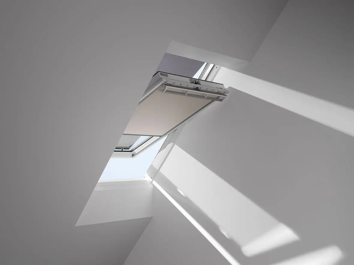 VELUX Vorteils-Set Sichtschutzrollo mit Hitzeschutzmarkise ROF C02 1086S Hellbeige 1086, Schiene Alu Natur-ROFC021086S