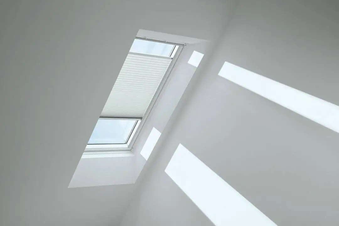 VELUX Standard-Plissee manuell FHL C02 1286S Denim,Schiene alu PG:P-FHLC021286S VELUX Standard-Plissee manuell FHL C02 1286S Denim,Schiene alu PG:P-FHLC021286S